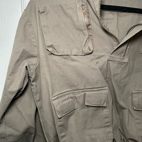 PrettyLittleThing Cropped Jacket - Picture 5 of 8